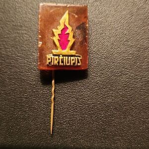 Vintage Lithuanian authentic amber pin with Pirciupis emblem